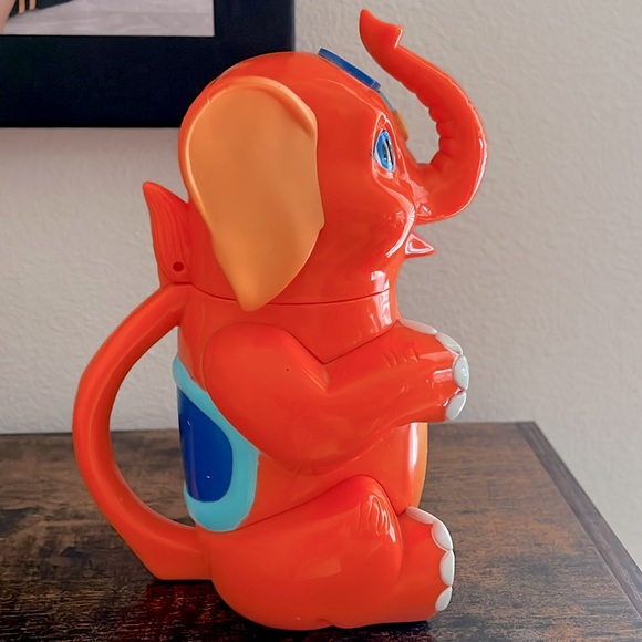 Ringling Bros. Circus Elephant Cup - Picture 4 of 12